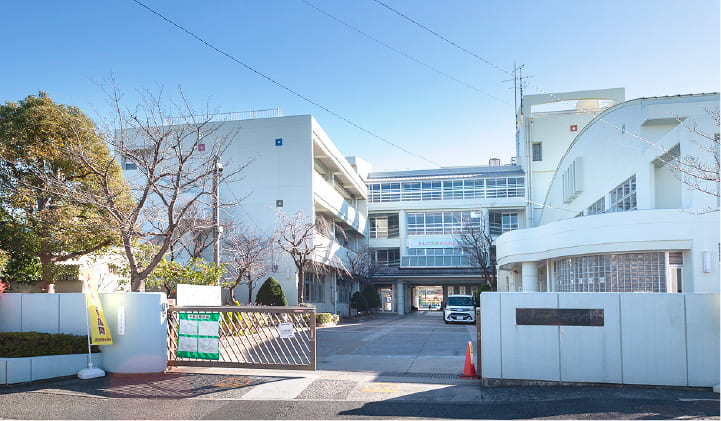 荏田西小学校［通学指定校］（徒歩5分〜6分・約400m〜約426m）