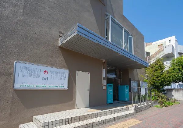 市立図書館本館・別館（徒歩18〜19分・約1,430m〜約1,471m）