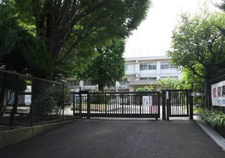 練⾺区⽴中村中学校