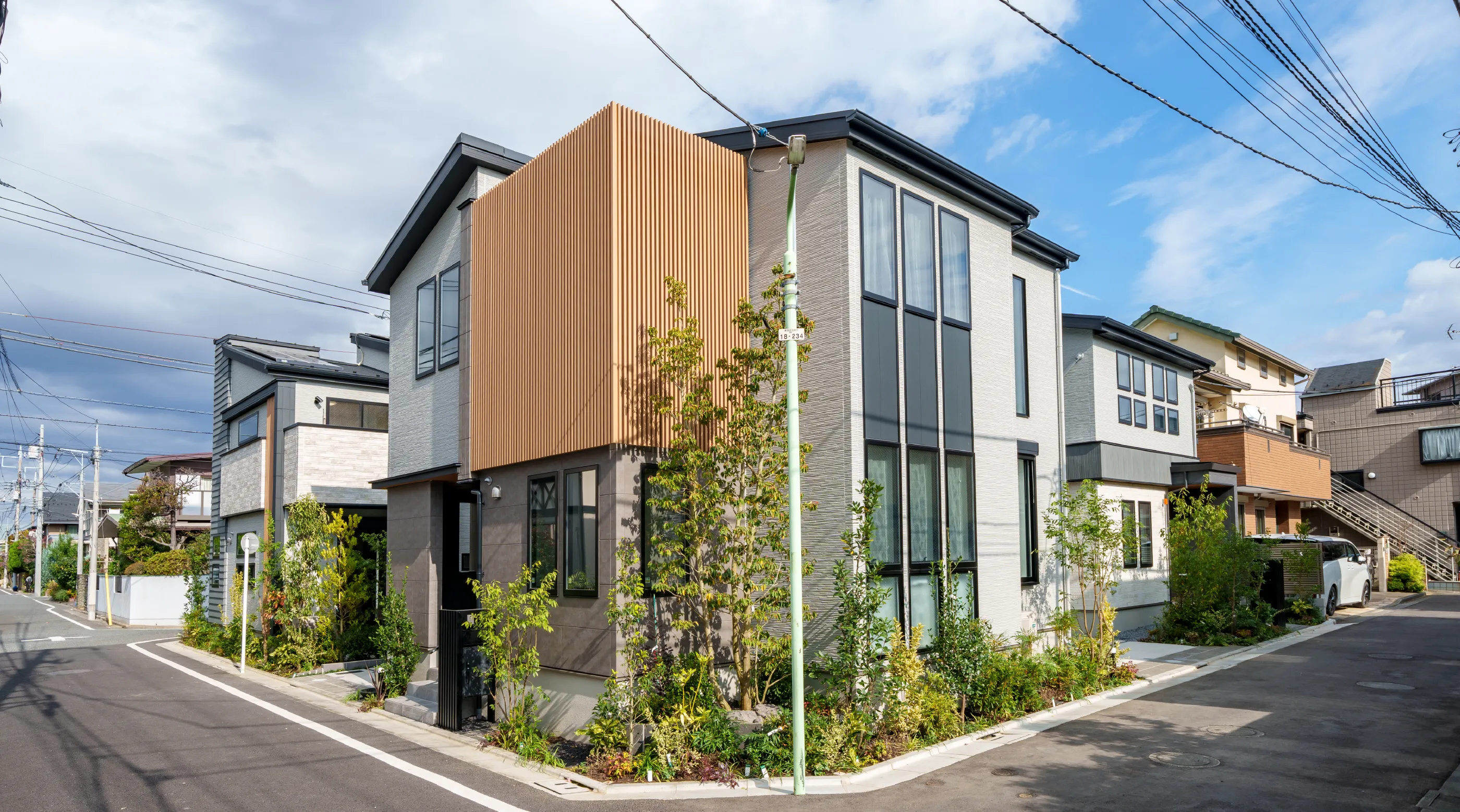 現地街並み（2025年11月撮影）