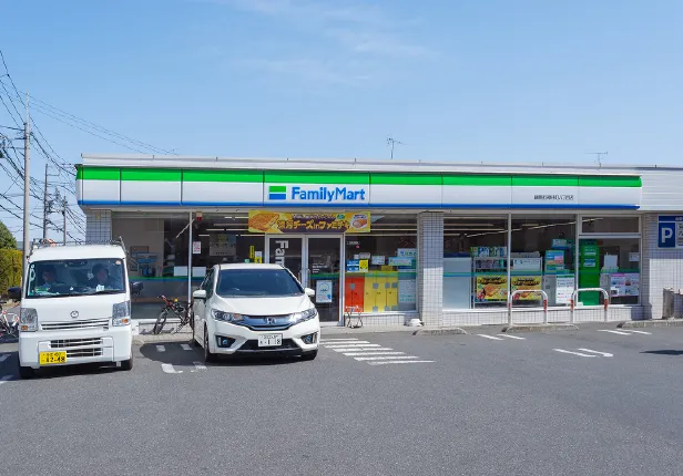 ファミリーマート練馬石神井町八丁目店（徒歩2〜3分・約131m〜約181m）