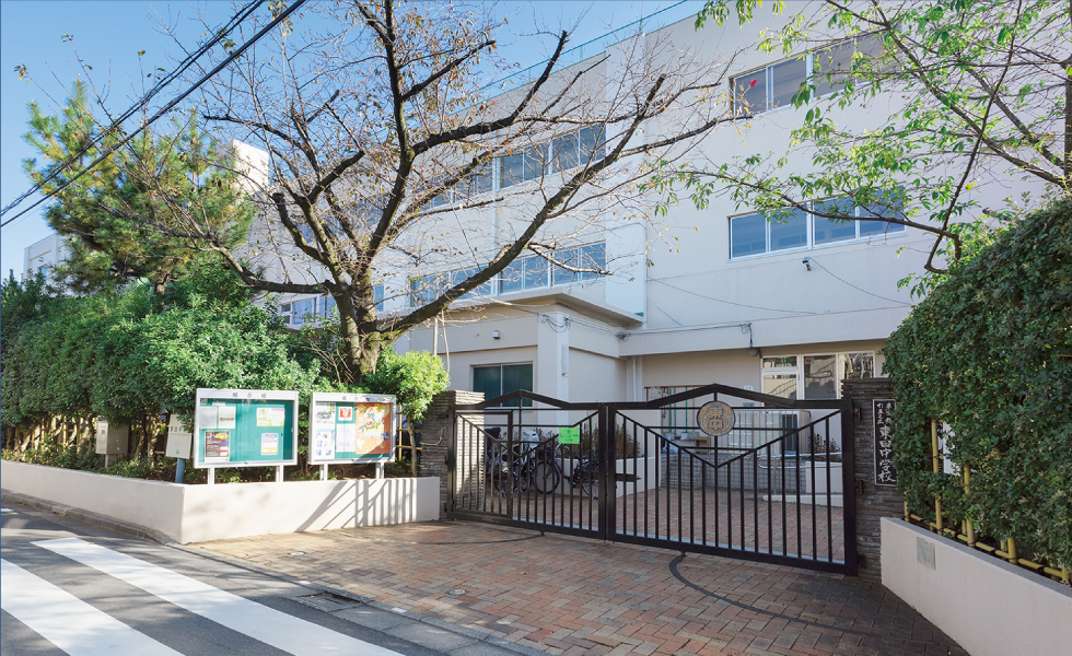 区立 東田中学校［通学指定校］（徒歩2分〜3分・約140m〜約182m）