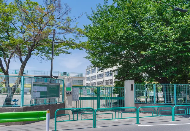 区立 四宮小学校（徒歩11分・約810m～837m）